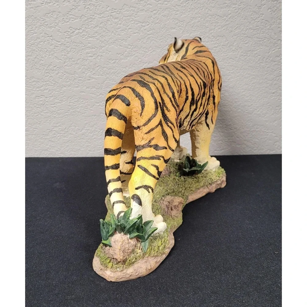 Young's Incorporated Resin Tiger Figurine 14 inch long